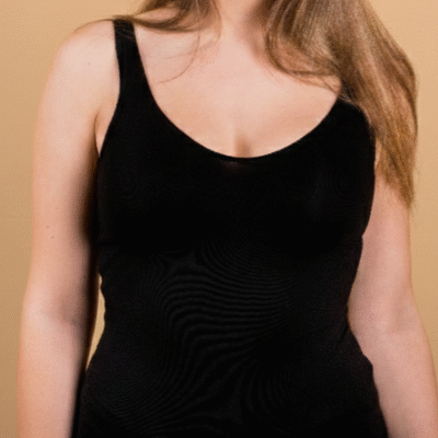 Es visible pero no es protagonista