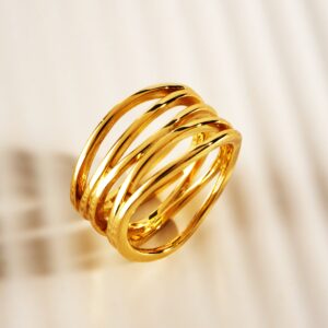 vista del lujoso anillo de oro